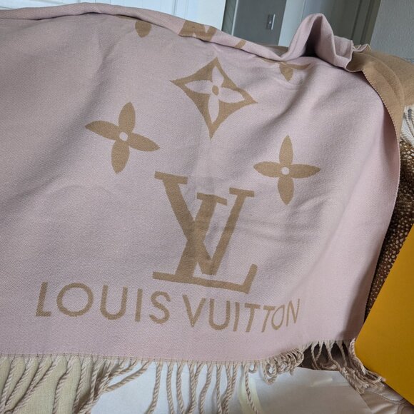 Louis Vuitton Reykjavik Scarf - Picture 2 of 3